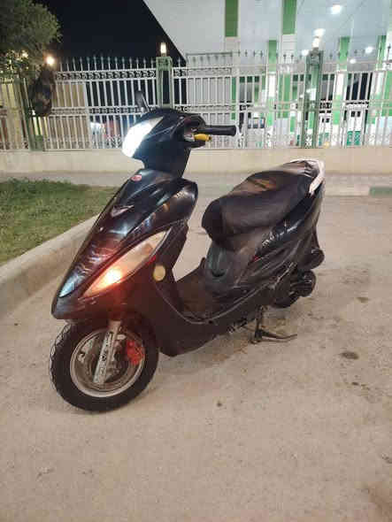 السلام عليكم
كامكو G4لبيع او مراوس فراشه فحل نضيفه 
الدراجه حلوه ونضيفه الكهربائيات كلها شغاله نكره سلف وهندركفراتها حلوه ومختمه  بيها شخوط بصيطه المكينه مفتوحه بعدها علئ السحك بيها صوت ب الولفات فقط ب المشي يكطع الصوت 
قبل اسبوع سويتلها ادامه تنضيف كابريته وبلك ليزري وفلتر شوته 
تخم تاير جديد 
صالنصه جديد 
باتري جديد 
قبق تبريد وفلاوين جديد 
سلف جديد +هورن 
سعرها،260وبيها مجال لطيبين 
مكاني الكوفه المقدسه شارع المعمل 
رقمي ***********
