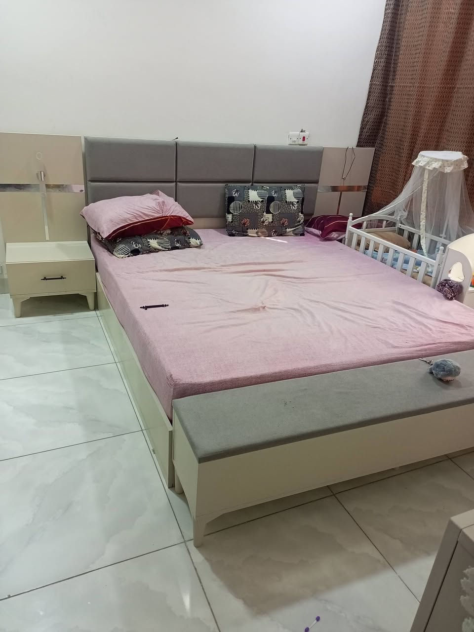 سلام عليكم  غرفه نوم  البيع ٧قطع
بعده جديده مكان بغداد الزعفرانيه ***********
