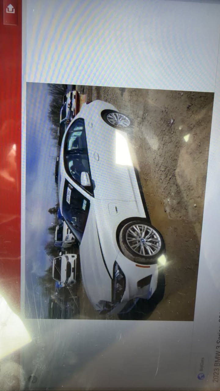 السلام عليكم
Bmw 330e 2023 
السياره جاهزه بدون اي نقص سيرفس كامل 
حادثه مثل ما موضح بل صوره 
بيع فقط بدون مراوس 
السعر 29.000 الف 
.
اي استفسار ***********
