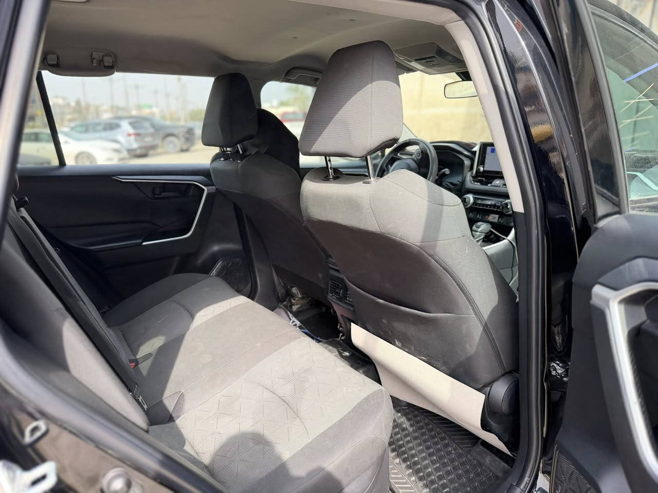 السلام عليكم للبيع نقد فقط بدون مراوس
تويوتا راف فور Rav4 
السعر 205 ورقة 
رقم بغداد 
الموديل  :2023  وارد امريكي ضرر قطعتين + ربع الباب السونار بالمنشور
الموصفات :
* اللون : اسود 
* عدد المقاعد :  5 راكب
* المحرك :  2500 بانزين هايبرد 
* الرقم : بغداد 
* ثلاث وضعيات قيادة
* رادار امامي مانع تصادم
* تحذير النقاط العمياء
* شاشة لمس كبيرة تدعم اندرويد اوتو وابل كار بلي
* نظام الخرائط   GPS
* المصابيح الأمامية زنون
* مكيف خلفي
* بلوتوث
* محدد السرعة التفاعلي
نظام البريك الذاتي
.
عنوان السيارة ديالى بعقوبه ***********
