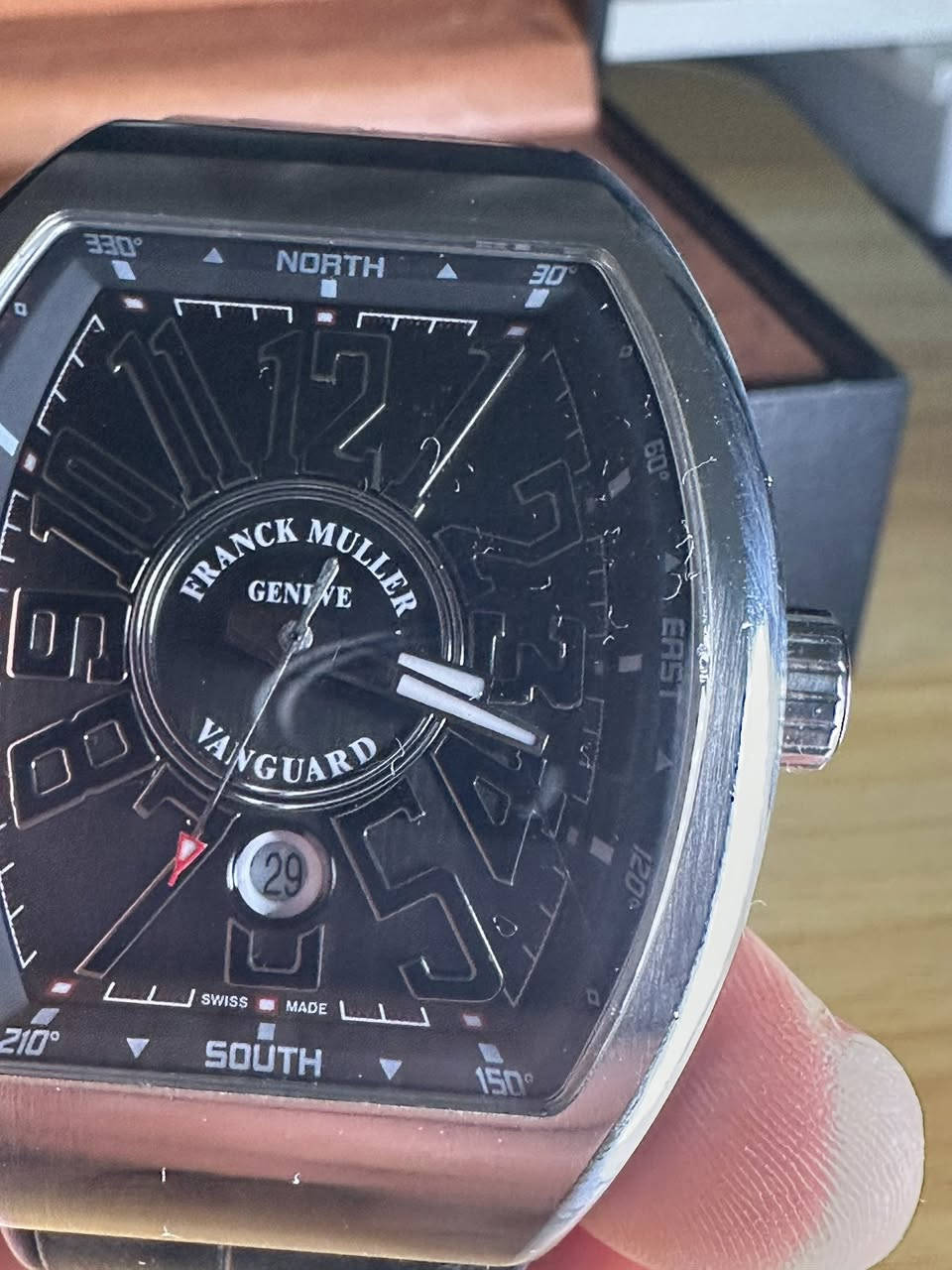 ساعة Franck Muller Vanguard أصلية سويسرية 🇨🇭  

• مكينة أوتوماتيك Swiss Made  
• احتياطي طاقة ~حوالي 48 ساعة  
• زجاج Sapphire مقاوم للخدش  
• هيكل بتشطيب يدوي فاخر  
• تصميم Vanguard المميز (منحني وفخم)  
• مقاومة ماء 30 متر  
• أرقام مصنوعة ومطلية يدويًا  
•21-28 حجر كريم 

الساعه متوقف انتاج هذا الإصدار من الشركه يعني ساعه من النوادر و تاخذه تصير إرث لاحفادك، قطعه راقيه و قويه 
الساعه ضمان 100 ب 100 أصليه وعلى الفحص جايه بدون كارتون و بدون اوراق ، و الساعه مو امزووووووون مو امزوووووووووووون حلال العالم لتكسر بي 

السعر 300 الف دينار عراقي توصيل موجود كل العراق 5


**إذا كنت صاحب هذا الإعلان وتريد حذفه لأي سبب، رجاءا أرسل رسالة إلى الدعم الفني**