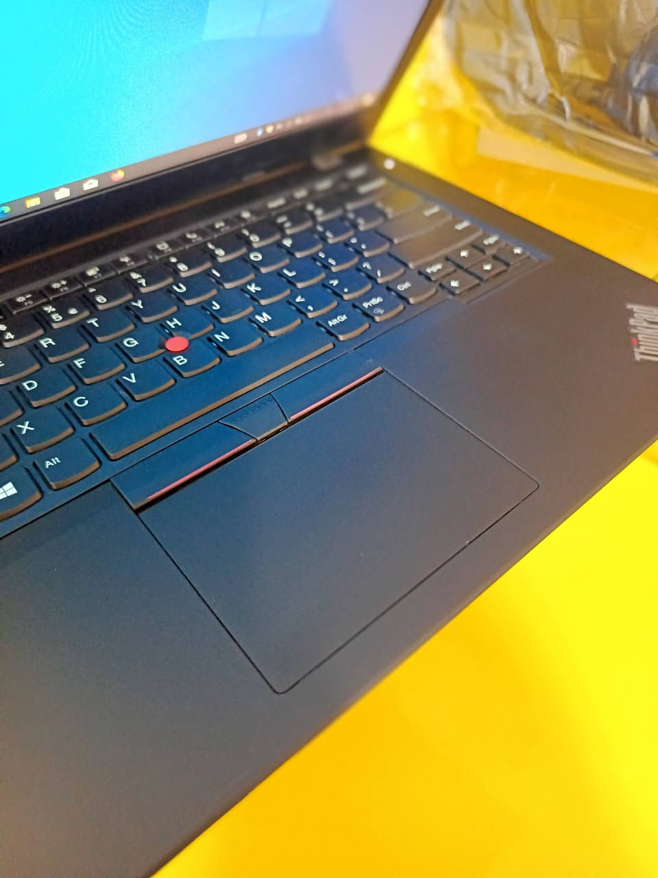 السعر 250 الف  نهائي 
lenovo think pad L490
معالج i7 جيل الثامن
رام 8 ddr4
هارد SSD 256
كارت شاشة داخليuhd  4 G
حجم الشاشة 14. 1080×1920
*********** واتساب
