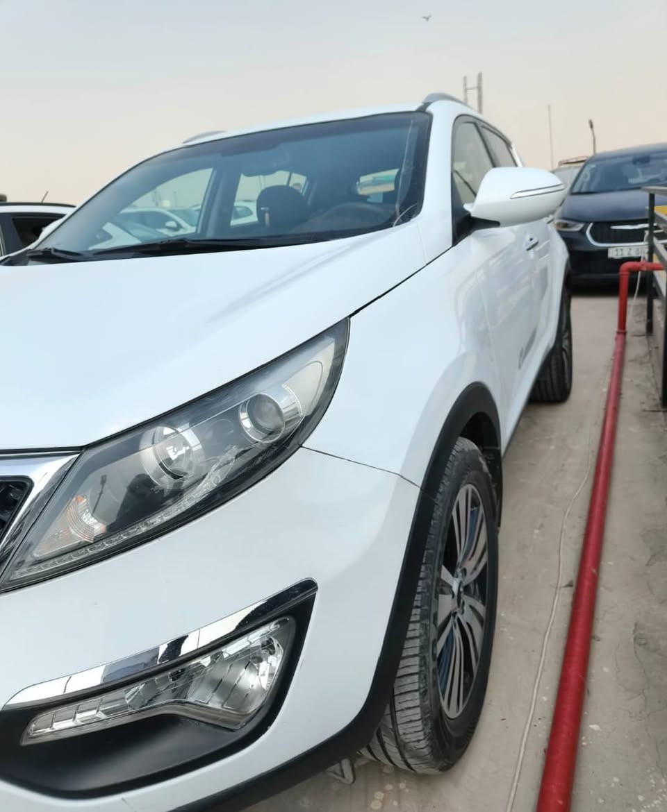 سلام عليكم للبيع كيا سبورتج وارد خليجي مديل 15 محرك 200 دوش المرغوب موصفات اشاير بل مري حساسات كامره خلفيه ومعروفه موصفتها سياره نضيفه  رقم بغداد بسمي تحويل
 مباشر سياره مكفوله من ضربه فتح صبغ عده شكم رصعه
 بس ما مبينات سعر 155 العنوان بغداد العبيدي رقم ‏‪***********‬‏
‏‪***********‬‏
