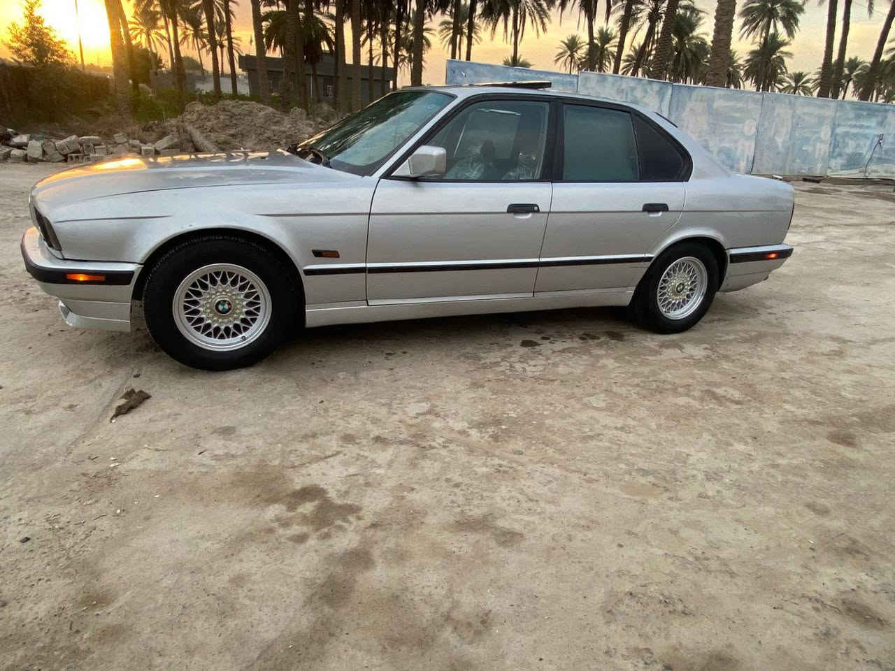 يا الله 525 اصل بليته وتكمه 1990
محرك مسكر عدل 25 نعومه فول 

كير الماني 

شلعه تحرك التاير جواهه 

شرط ترايك 200

فلنجات دسكات جدد 

عزل صوت فول بيهه 

تخم تاير 

رادتر جديد 

بجم عريض 

سلايت شغال 

تبريد شغال ثلج 

دركه ام 

سستم صوت جديد 

برده خلفيه وبردات جانبيه بلاد 

غرفهم جلد جديده 

كهربيات بلاد 

مالكه عربي تريد تحويل تريد وكاله 

مكان بابل ***********. السعر 62
