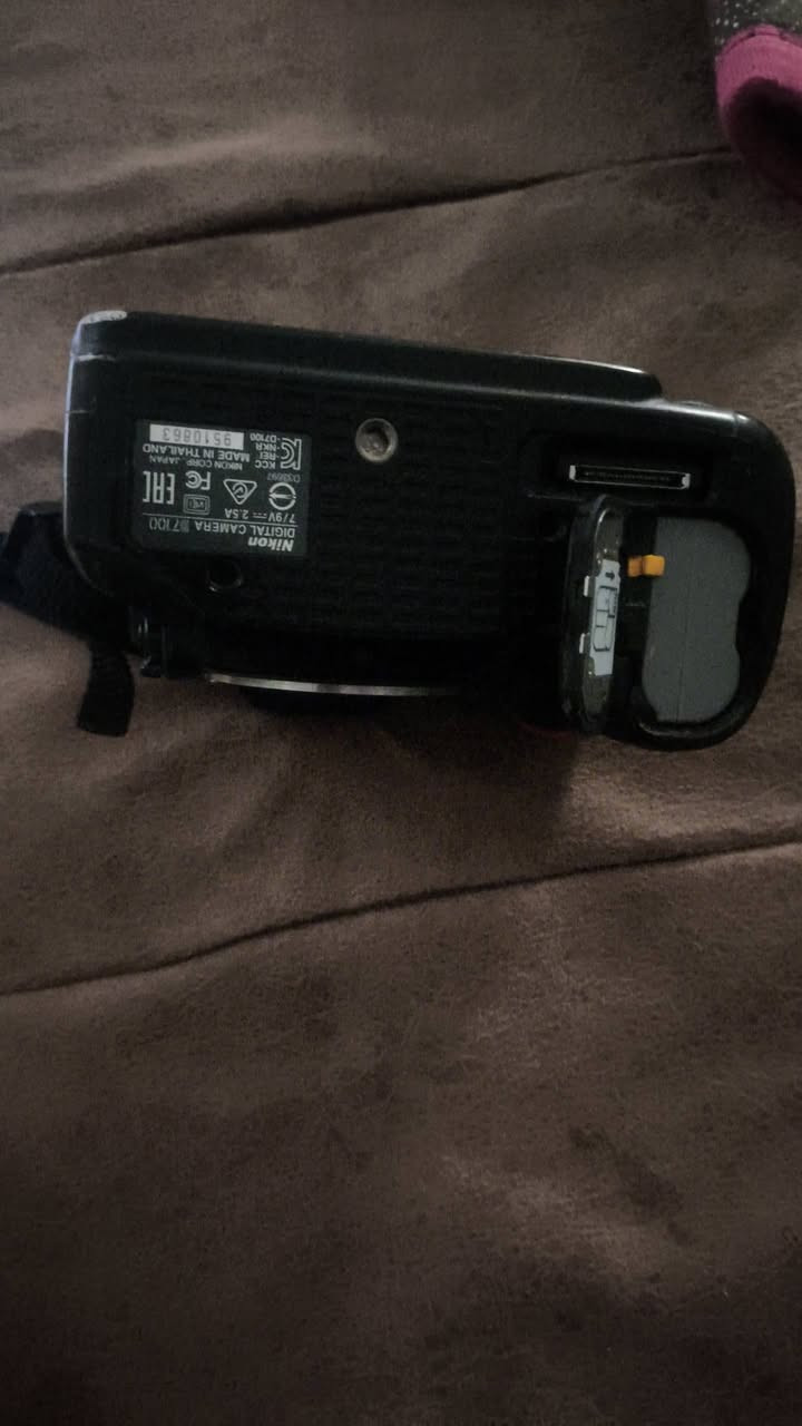 بدي كامره نيكون 7100d 
نضافه 95%
ناقل صور +  شاحنه + بطاريه 
واتساب *********** 
ملاحضه. ما وياها عدسه فقط بدي 
300الف  وبيها مجال
