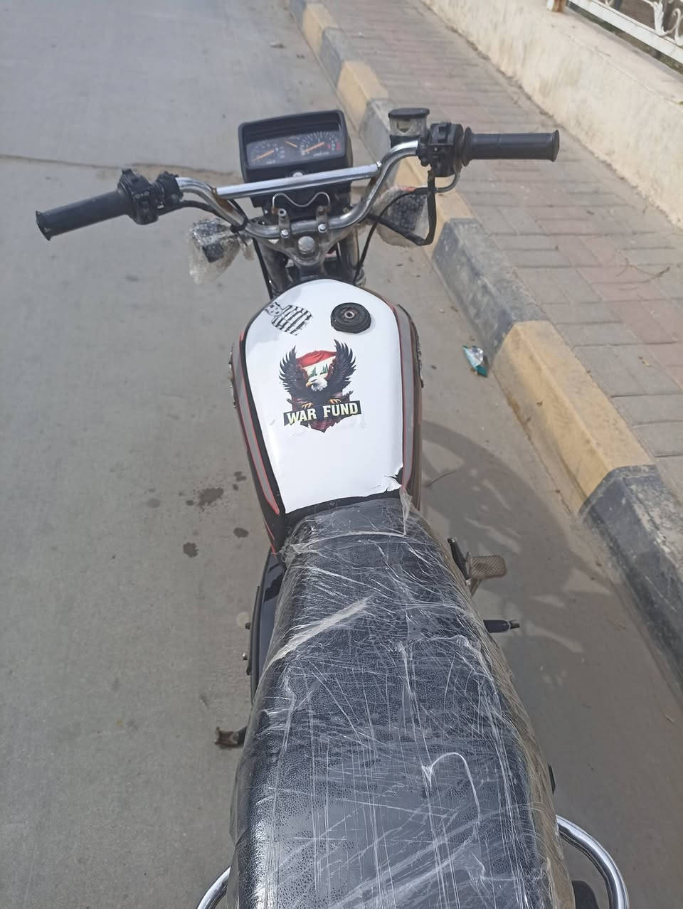 السلام عليكم من رخصه الادمن للبيع دراجه ايراني نظافه فول موديل 21 صالنصه رياضي شلعه ومعدل طياره كهربائيات كلها شغاله عالي ناصي دبل اشاره السعر 450 ***********
