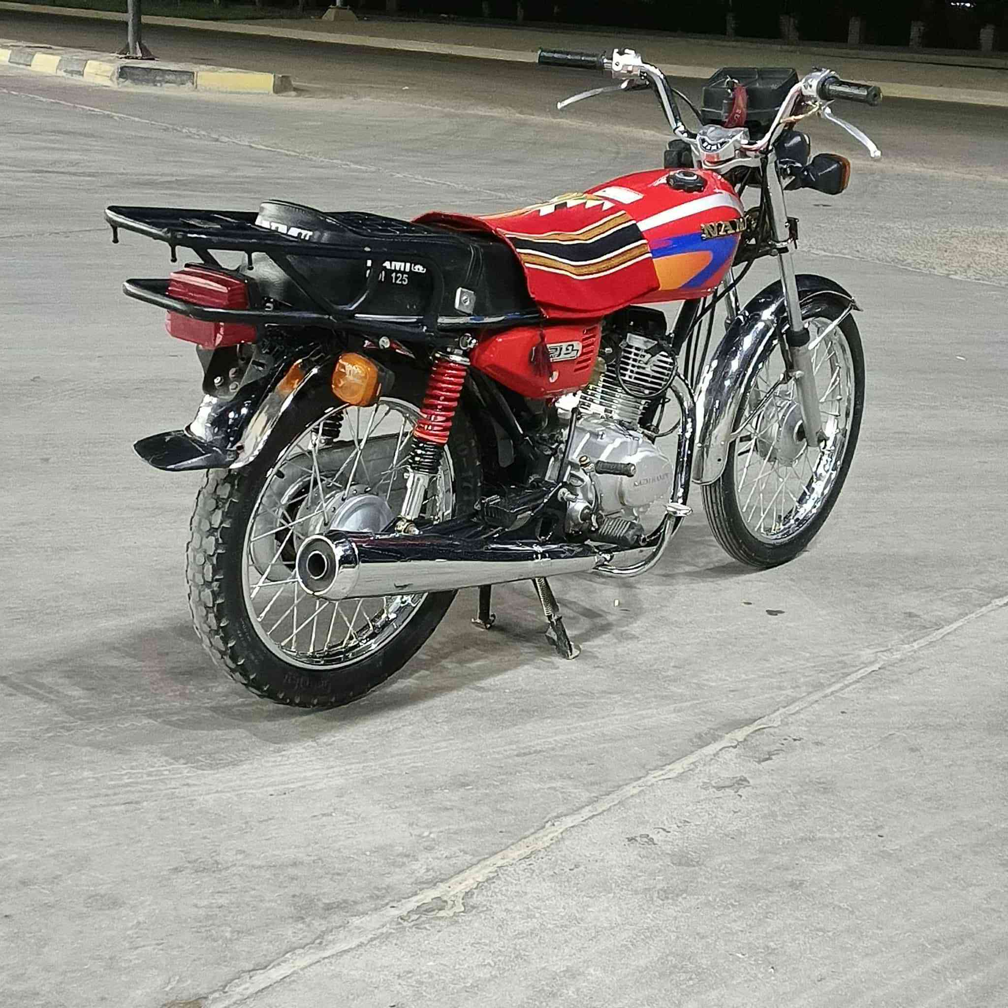 السلام عليكم شباب 25 سكنر اوراق خمسه نادي هسه بالصوره حلوه خير من الله سعرها 550 مكان الكوت انشاء النفط ***********
