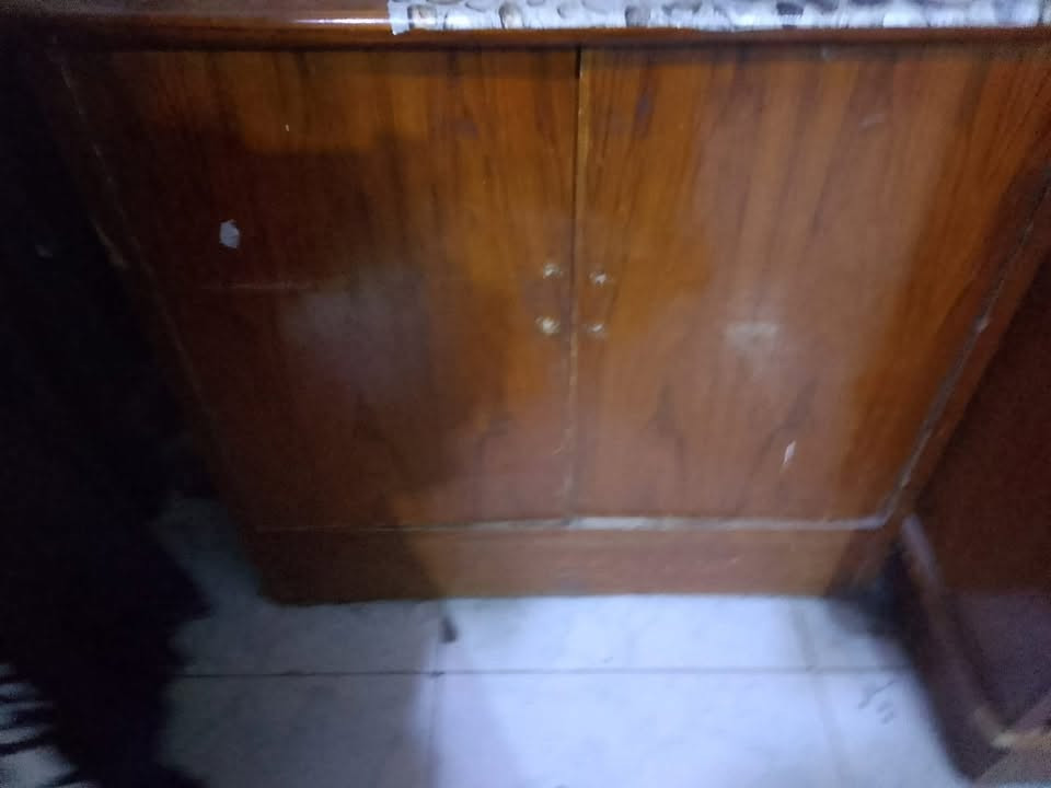 غرفه نوم كامله للبيع سعر ٣٥٠ 
ضهر الجربايه موجود بس المرايه مكسوره 
بغداد الثعالبه 
***********
