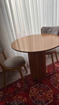 ميز طعام للبيع خشب زان الاصلي   عدد الكراسي 2   مكاني بغداد غزالية  اخ...