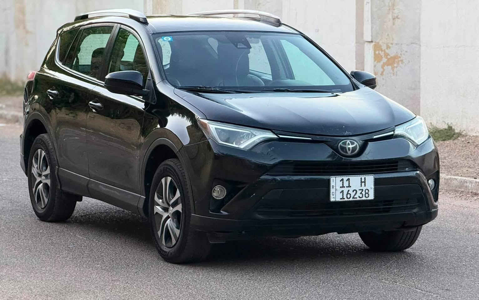 سلام وعليكم 
راف فور 2018 LE
وارد امريكي  
بجم كبس 
رادار حجر بلادي 
الرقم : بغداد بسمي 
الضرر : جاملغ خلفي والباب 
السعر : 138 
المكان : بغداد / الصليخ 600 
اللاستفسار : ***********

