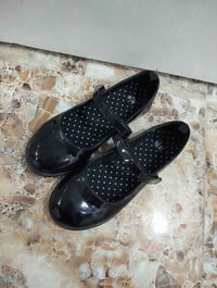 حذاء بناتي • مستعمل مرة واحدة • صناعة أوروبية