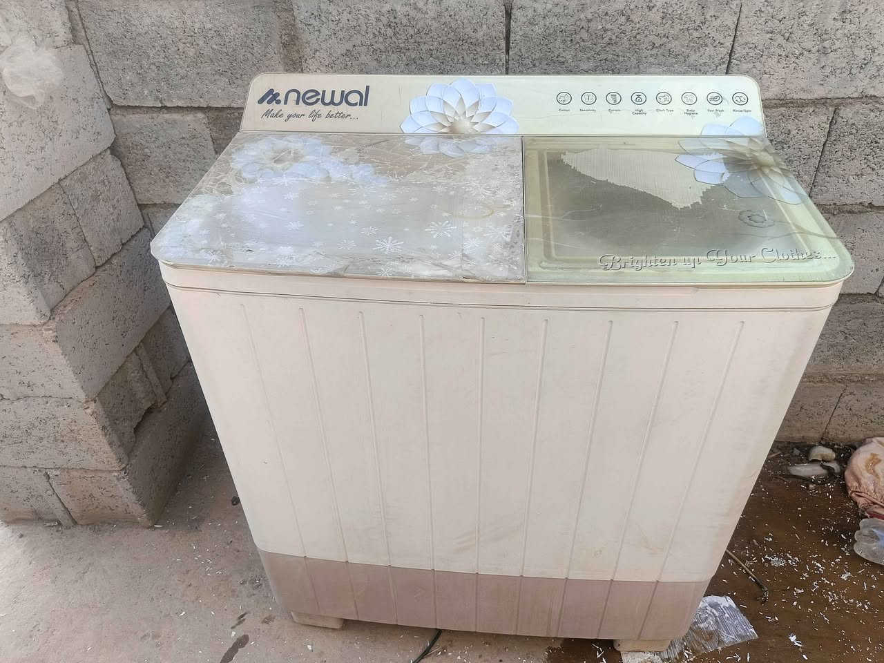 غەسالەی 12kg  بۆفرۆشتن 
45 هەزار 
شووشەکانی بانی شکاوە 
شۆردنی کێشەیی هەیە 
چەمچەماڵ
*********** السليمانية, العراق
