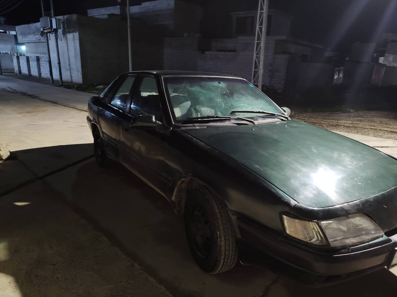 سلام عليكم سياره للبيع دايو موديل 1994 محرك 16 شرط المحرك شرط الكير عادي مصبوغ جماليه مكان السياره موصل سهل نينوى الرقم كورك *********** 
***********
