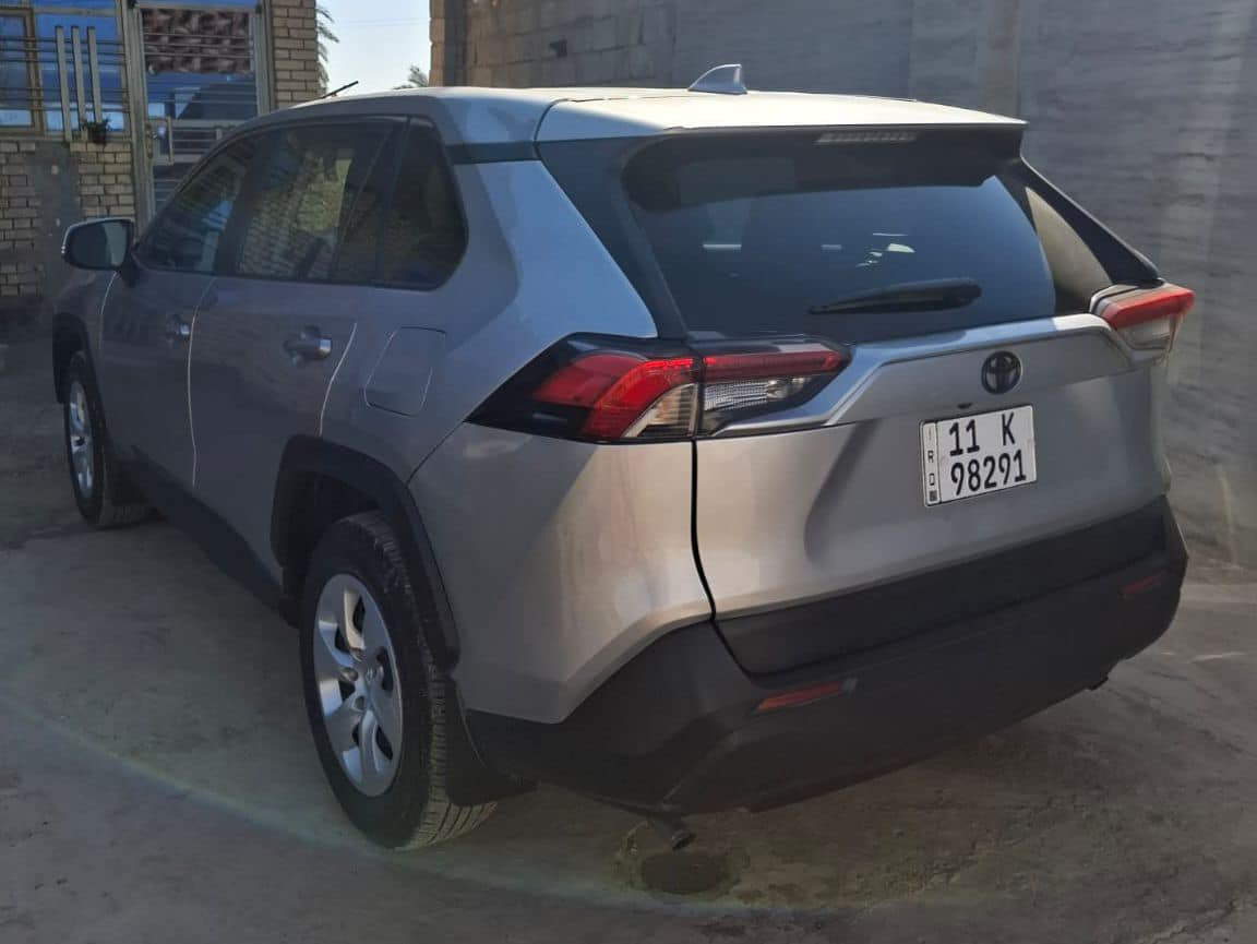 راف فور موديل2023بيها 3 قطع صور الحادث وضررنزلتهن ويا صور مرقمه بغداد مًواصفات عاديه  بدون فتحه ماشيه 45 الف سعر187ورقه بيها مجال ‭٠٧٧١ ٨٤٦ ٠١٣٦‬
