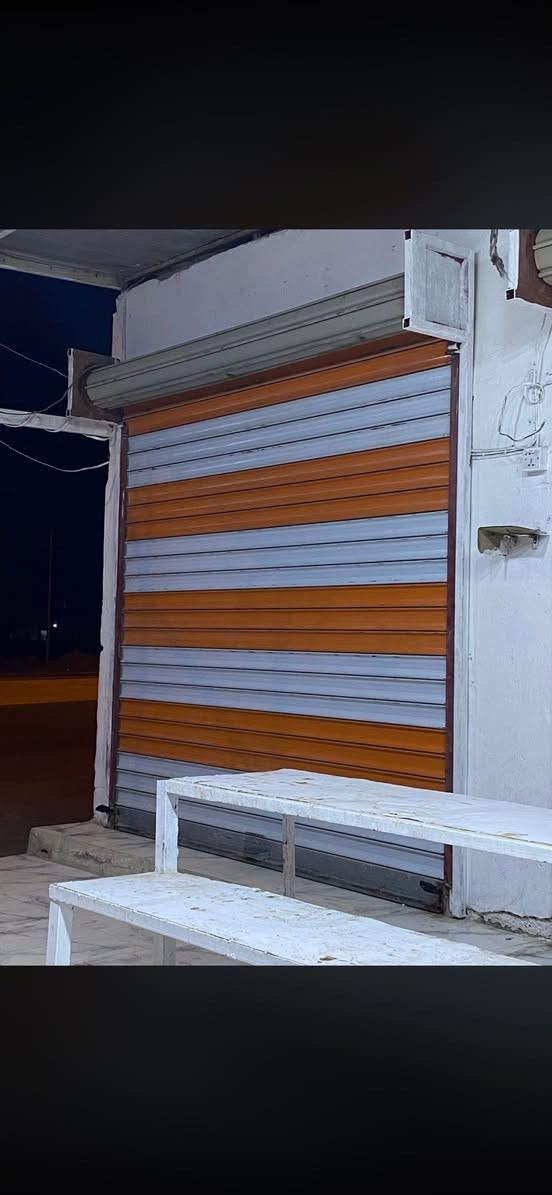 السلام عليكم 
للبيع  بيبان تصفية محل جدد كلش العدد  3    مكاني القرنة   
***********
