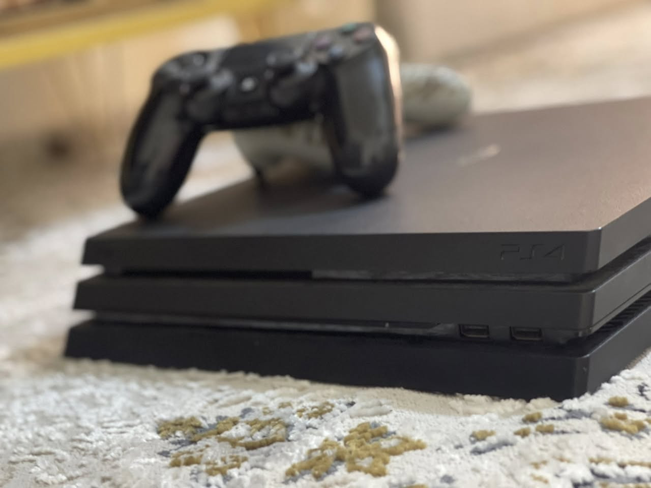 بلي فور برو اعلى فئة نظيف مامفتوح مع جوستكات اصلي عدد2 مع كامل الملحقات واقراص2مكاني كركوك ***********
