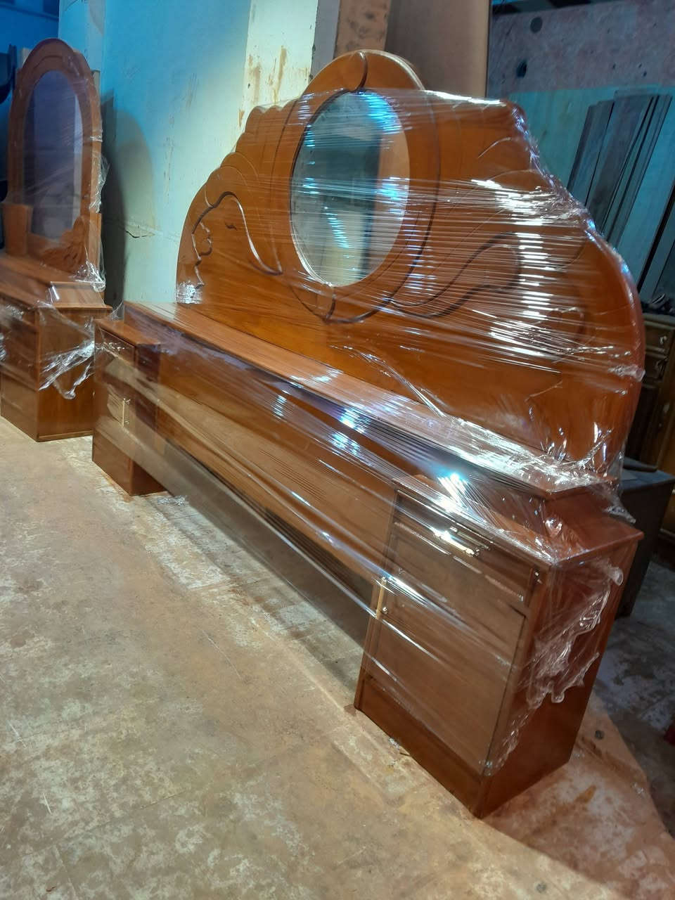 غرفه ام سته نجاره وثكيل السعر اربعميه وخمسين ألف وبيه مجال شي بصيط الحله ابو غرق ***********
