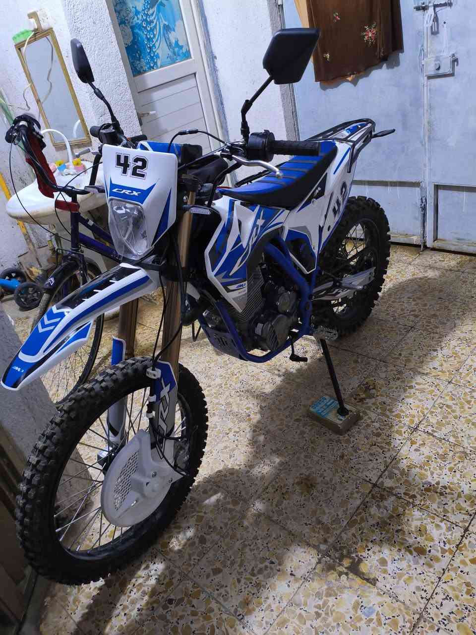 السلام عليكم دراجه قفاز 2025 صيني للبيع بس وصل نضافه 100/100 مكفوله السعر مليون 700 وبيه مجال أو مراوس حسب القناعه ***********
