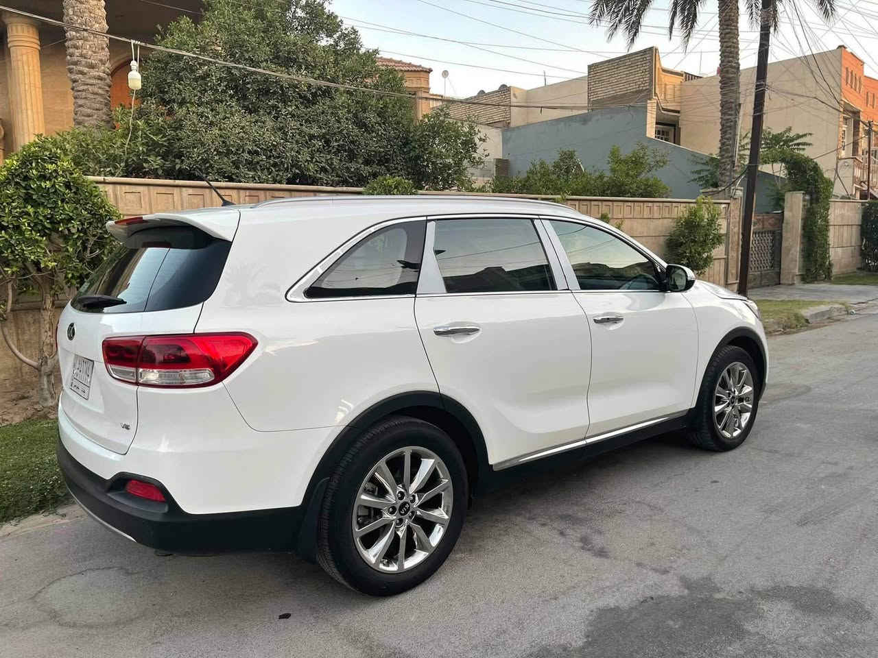 السلام عليكم
سورنتو خليجي 2017
السياره مكفوله كفاله عامه عدا الدعامية الامامية مبدله انضربت بيدي ومبدله اصليه الباقي كله مكفول
سيارة مال بيت
تبريد شغال محرك كير كله مكفول
كشن السايق كهرباء 
قمارة حديد
٧ راكب
محرك 3300 ٦ سلندر
وباقي مواصفات السورنتو المعروفه
ماشيه ١٤٧ الف
جديدة السياره
السعر 20500 وبيها مجال
رقم الهاتف ***********
مكان السيارة بغداد الكرادة
