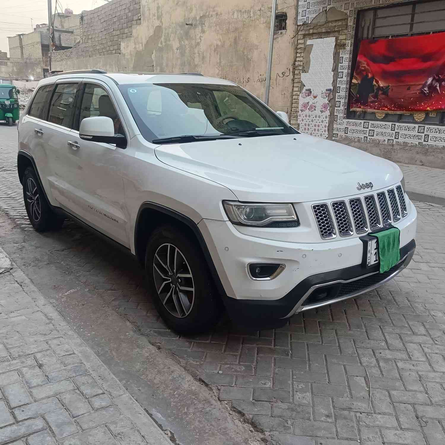 جيب لاريدو موديل 14 فول واحد ع واحد خليجي فول ما عدة جكات   بيهة بارد بسيط بلباب ورة الصدر السعر  195 وبيه مجال  مدينه الصدر  /   ***********
