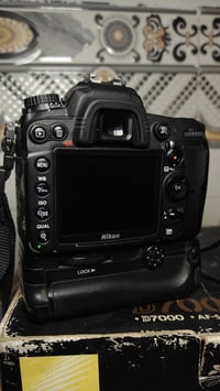 نيكون D7000 • شتر ٣٣٠٠٠ • گرب بطارية