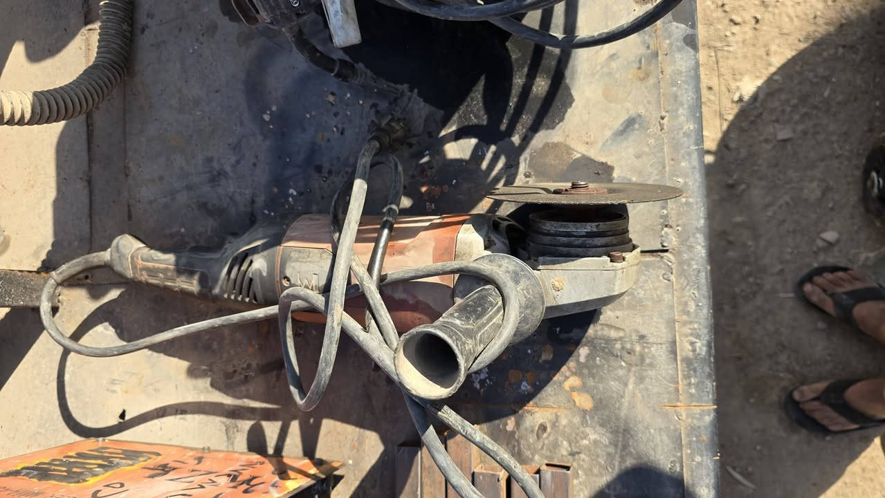 السلام عليكم غراض حداده للبيع
كوسره حجم كبير تام مكينه مك جديده ممستعمله كمبريسر صبغ دبل تاروسه كتسر بارك سايد مكينه لحيم دبل كارت كتر قطع خشب المانيا  مخرامه مسدس بسامير بعده بدهنه منعمه ومسدس صبغ انجيكو كلهن ع الفحص 
مكاني بغداد الشعب 
***********
