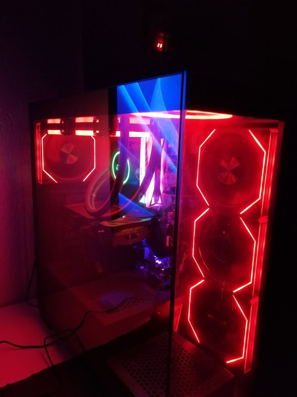 السلام عليكم PC البيع 
MSl MPG Z490 GAMING البورد حجم كبير ويدعم كسر وسرعه يشيل مداخل رامات 8GB GDD6/كرت شاشه GEFORCE RTX 40600
شاشه قوي يشغل جميع العاب Core i5-11600k
المعالج يدعم كسر سرعه
Adata XPG 16gb 8*8 3200mhz رامات ناره ار جيبي
256gd NVMe Gen 3Blac Wolf
التخزين SSD)( 1tb))سريع بالعاب 
الباور سدكع PSU Rog Strix 859 Gold معروف يشيل جميع الكرتات
تبريد مائي 
7 فنات اضاء لون اسود 
السعر 1200 وبي مجال مكاني البصره الرقم ***********
