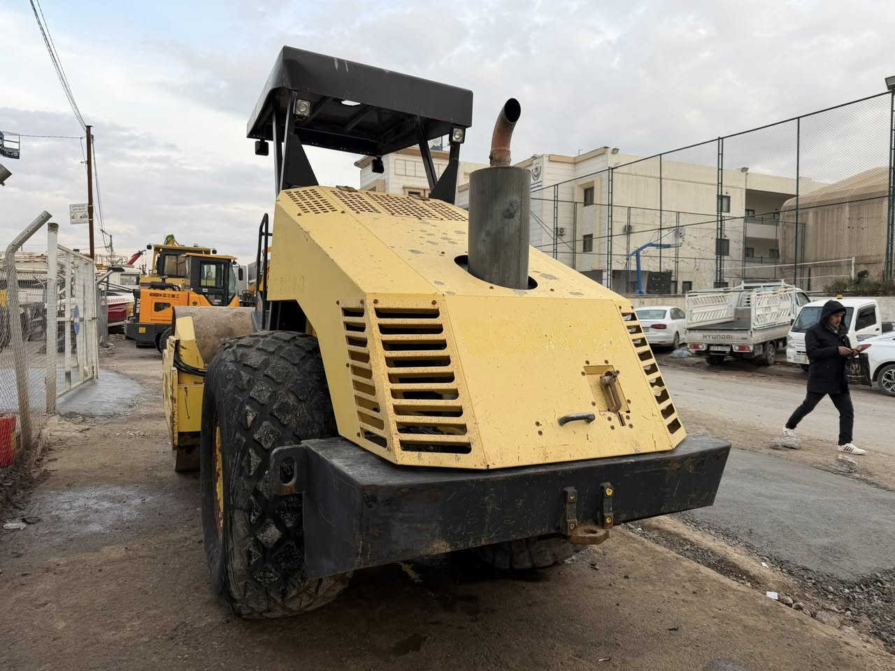 حاديلة BOMAG 
حجم ٢١٢ 
محرك ٦
رةقم كاتي 
دخول جديد 
مابي سبوخ 
رةقم واتساب *********** 
كورك ***********
