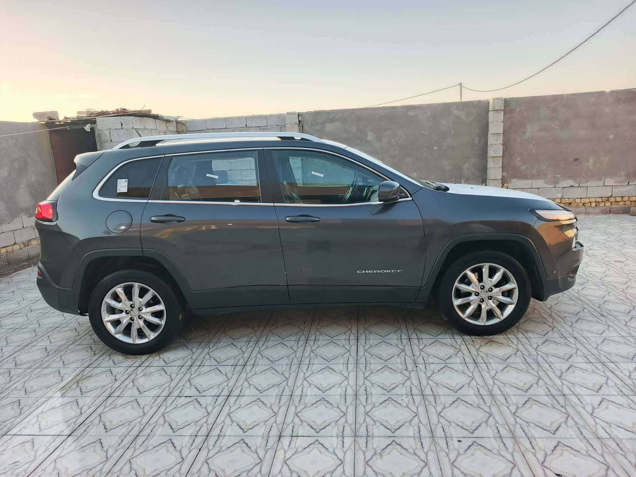 السلام عليكم
جيب بزون موديل 2016رقم ذي قار حره باسمي تحويل شوكت ماتريد وارد امريكي حادثها بنيد تبديل ومقدمه الجاملغات صبغ بسيط والباقي كفاله ضربه وتبديل وصبغ وفتح وبارد سياره حلوه وجاهزه مكينه 4سلندر شرط مامفتوحه كير ومحرك وتبريد وحداديه كفاله السياره فول مواصفات 1/1 فتحتين وبصمه ابواب واشاره ترحيب وجنطه ذكيه وشاشه كبيره وكامره دواره وتثبيت سرعه وتبريد قطعتين وكشنات جلد كهربائيه  وتحديد مسار ودسك امامي وخلفي ماشيه 86 السياره مامتعوبه مال موظف مكاني ناصريه السعر 113.  للاستفسار علئ الرقم ***********
