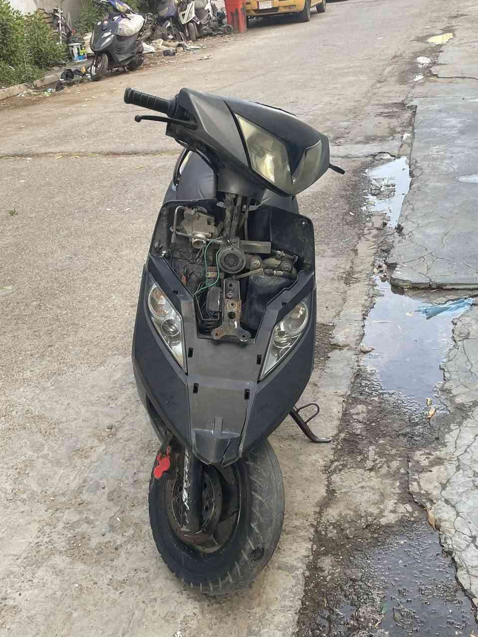300 وبيها مجال دراجه مجفته صارلها شهر نوزل 
نواقصها سكليتر قبغ هندر كفر وجوزه كهربائياتها شغاله كلها


**إذا كنت صاحب هذا الإعلان وتريد حذفه لأي سبب، رجاءا أرسل رسالة إلى الدعم الفني**