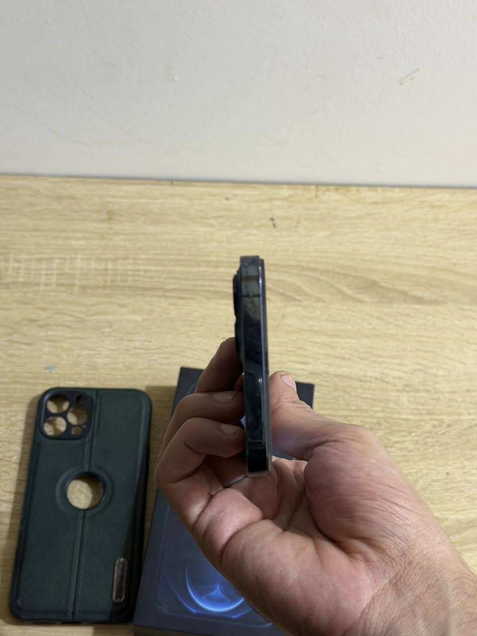 12 pro max
ملحقات كارتونة + كفر
ذاكرة 256
بطارية 78

خلل الشاشة بيها اهتزاز 

الباقي كلة شغال بصمة كامرات 
كلشي موضح بالصور 

السعر 250 بي مجال 

عنواني بغداد مقابل بوب الشام


**إذا كنت صاحب هذا الإعلان وتريد حذفه لأي سبب، رجاءا أرسل رسالة إلى الدعم الفني**