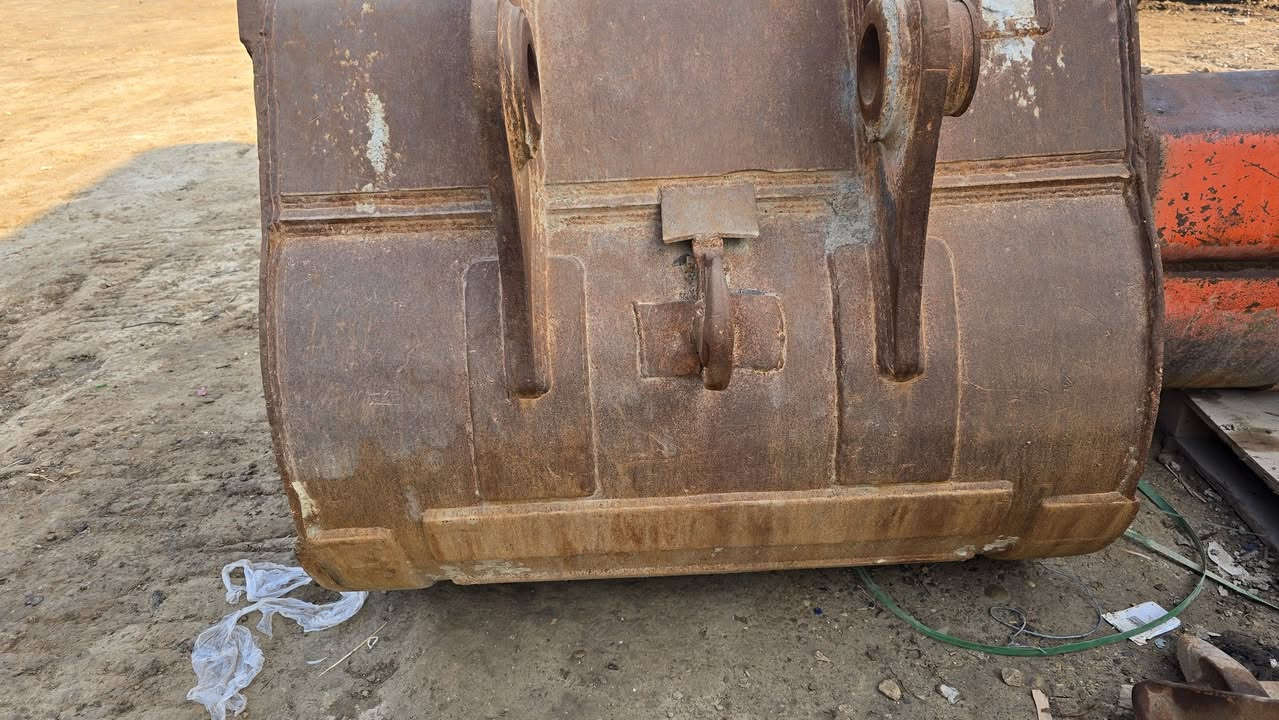 كيله للبيع ياباني مستخدم بم 90 عرض 125 مال هيتاشي العنوان واسط العزيزيه الشارع العام محلات بيت الزهلول الأدوات الاحتياطيه للحفارات الهيتاشي  ***********📞 واثق 
ملاحظة الكيله ترهم من حجم 220 الى 280 بدون فطر ولحيم
