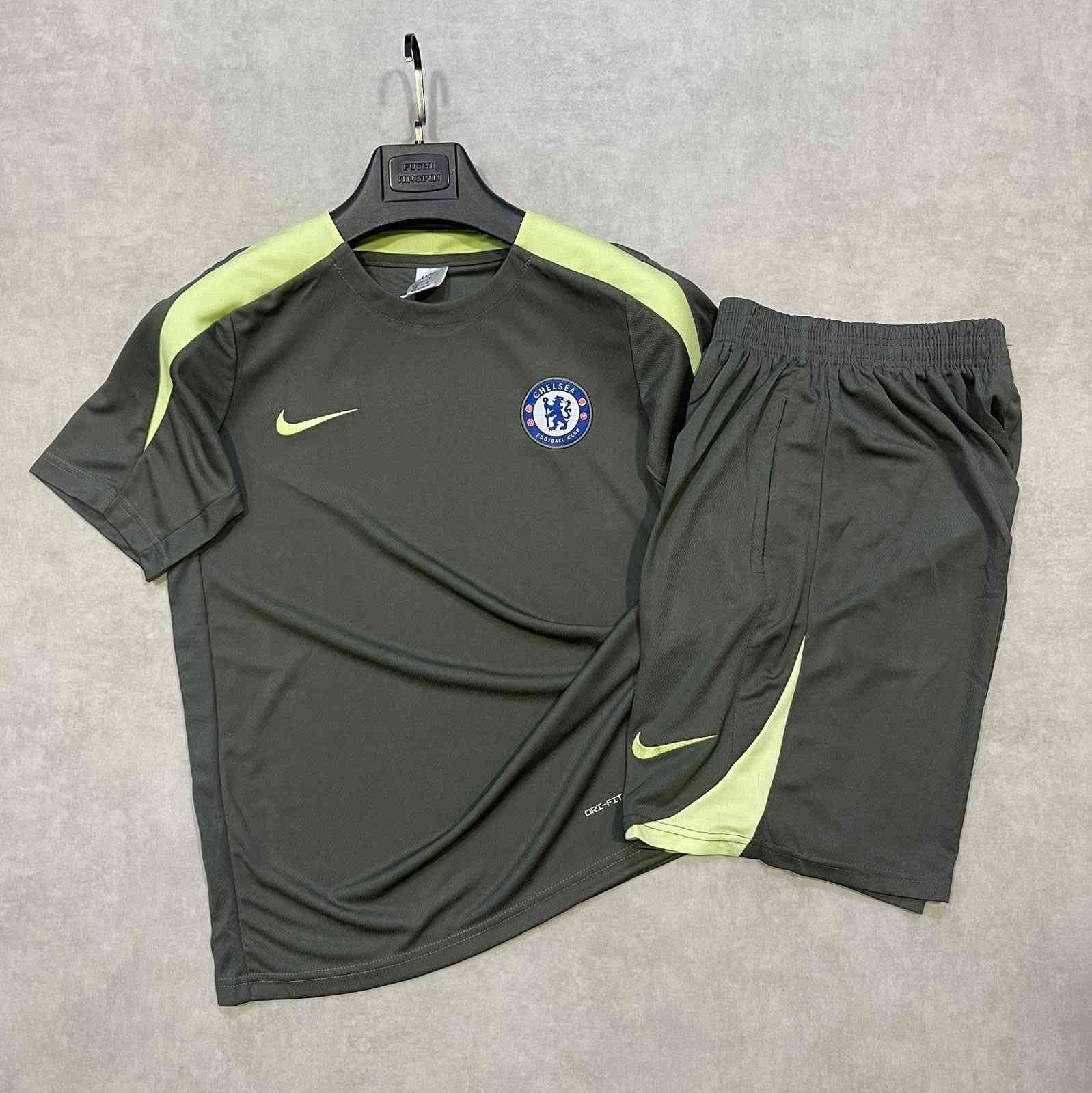 بسم الله الرحمن الرحيم
‏
بداية الموسم الصيفي/2026
تراك برمودة أندية تايلندي سحاب موديلات 2026 اكثير من 30 موديل موجود 
القياسات (M L XL XXL)حافظ القاضي مجمع عموبابا الطابق الثاني
***********
