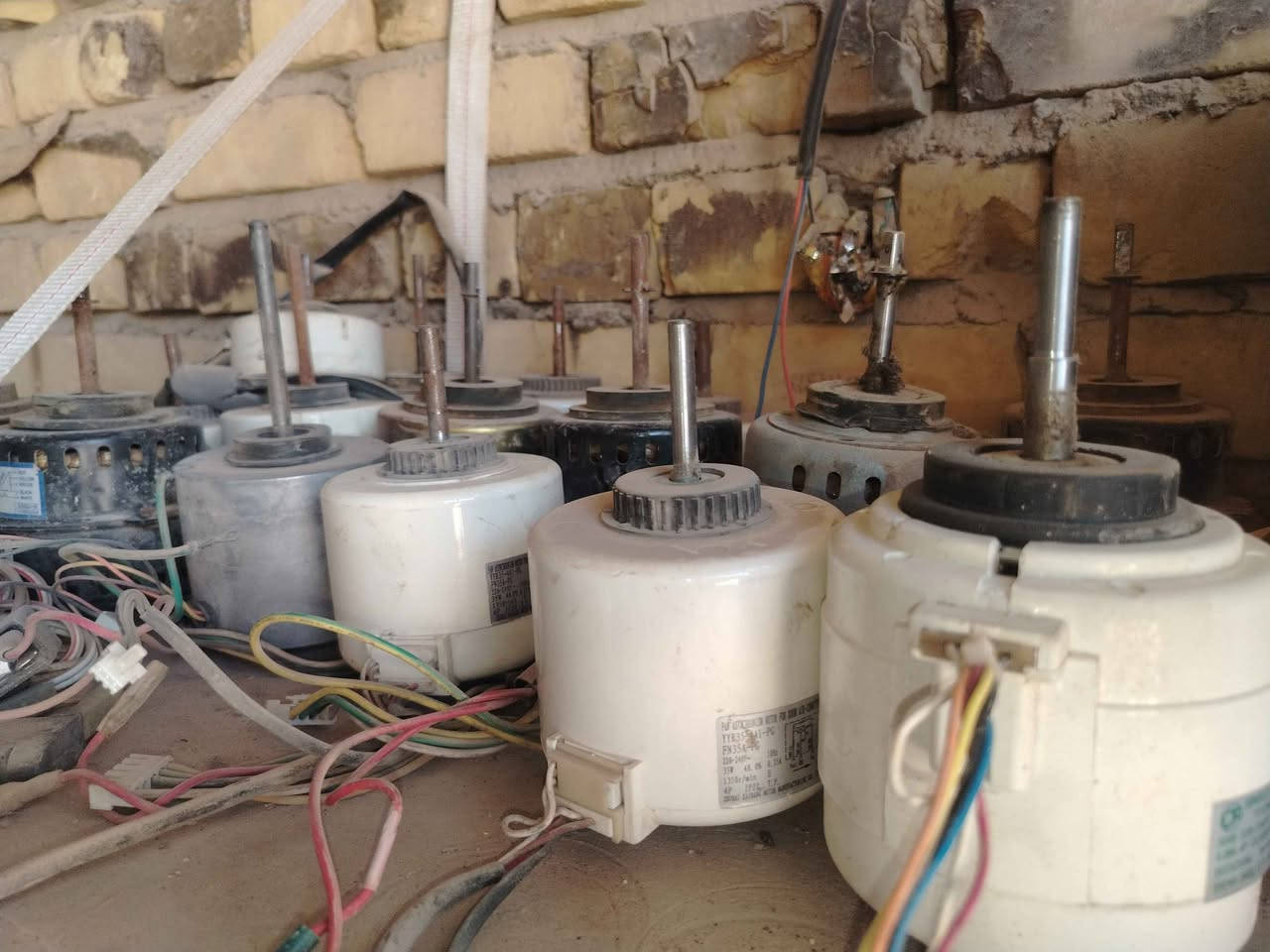 متاح متاح خارجيات 2 طن جدد جبسون الوارث تيربو هايبر الحافظ كذلك خارجيات واحد طن ميديا دنكا ناخذ القديمه ونشيل لك جديد مع فرق حسب الاتفاق كذلك تتوفر لدينا انابيب مستعمله الداخليه قناه خارجيه قطع داخليه كارتات توسوت و دنكا و الحافظ العنوان بابل شارع 60 للاستفسار *********** المحاويل, بابل
