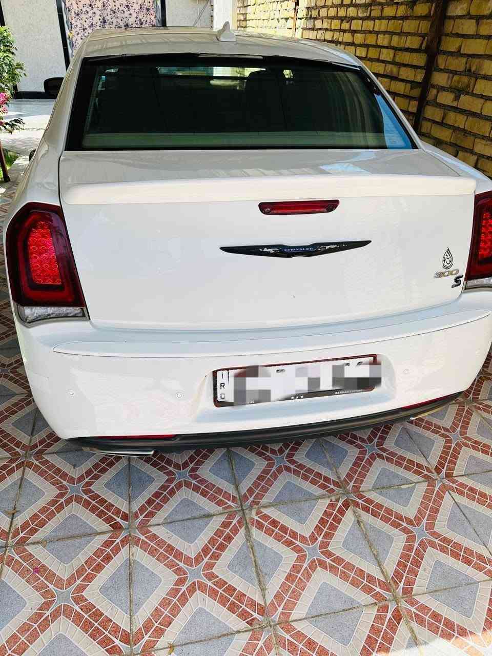 سلام عليكم كلايسلر موديل 2019 رقم بغداد سياره بسمي وارد كندي جاهزه فول مواصفات فتحه تحكم خزن برده خلفيه مري قلاب ساره جاهزه الف ماتصرف عليهه سياره بيهه جاملغ امامي نفسه يعني قطعه واحده  خوان سعر 245 بيهه مجال بصيط  هاذه رقمي *********** اليحب يتصل
