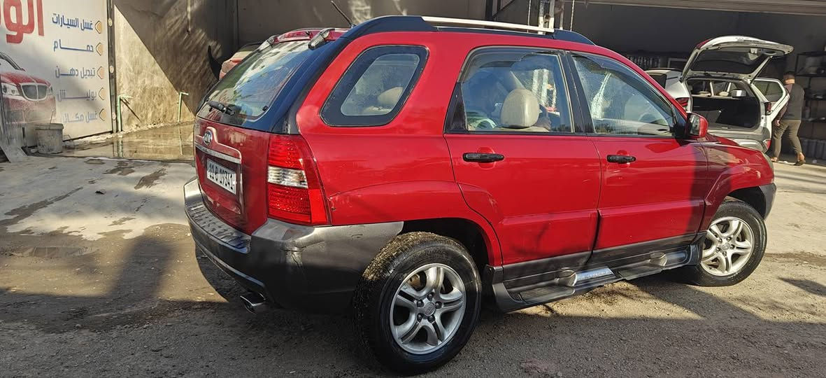 السلام عليكم
كيا سبورتج 2008 خليجي 4WD دفع ربعاعي 

محرك 2.0 بحالة ممتازة 

كير اوتماتيك جيد جدآ

تبريد + تدفئة شعالة 

بيها تصليح جاملغ خلفي عكس السائق 

صدر امامي جديد وغراض كلها موبس اصلي

 الصدر الخلفي دبلات جديدة 

رقم بغداد باسمي تحول مباشر 

السعر 110$ وبيها مجال بسيط

📍بغداد -الحرية 

*********** موجود اتصال واتساب
