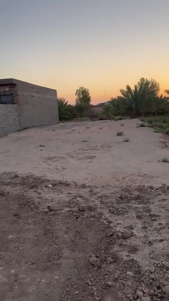 السلام عليكم قطعه ارض ع طريق حله نجف سند 25 كافه الخدمات متوفره بيهه التفاصيل داخل الفديو سعرهه 26 وبيهه مجال
