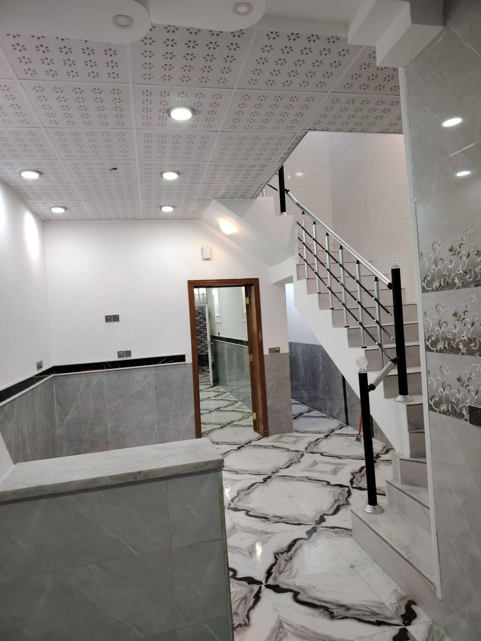 دار ٧٢ متر واقع حال ٥٠ بالسند.
العنوان كربلاء شارع مستشفى العباس الاهلي. طابقين طابوك كونكريت مسلح ٢ نوم واستقبال وصالة ومطبخ.
طابو زراعي سند ٢٥ إقرار محكمة.
للاستفسار مكتب قدم الخير.
***********
غسان الطرفي ابو محمد
