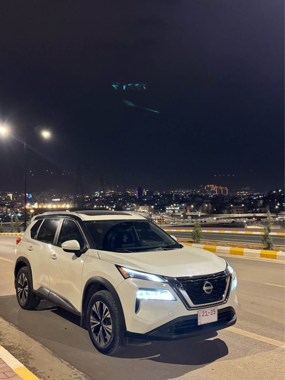Nissan Rouge 2023 Sv+ AWD  
نیسان ڕۆگ 2023 فوول مواسەفات دەبڵ ئەکسل

سەیارەکە نموونەی جوانی و هەیکەلە قەپات مواسەفات  
ماشاءاللە هەموو گیانی بیلادیە و زۆر تازەیە

ماوەی ڕۆشتن: ٢٥،٠٠٠ مایل

بۆیاخ: بێ بۆیاخ  
تەنها سێ پارچەی گۆڕاوە بەبیلاد بەبێ ناوگرتن بەبێ ئێرباگ پێش و پشت کەپس

مواسەفات SV+:  
پانۆراما  
دەبڵ ئەکسل  
٥ مۆدی لێخوڕین  
کوشن (جلد - کارەبا - هیتەر - تەبرید)  
شاشە گەورە  
کامێرا (پێش - دوا) + حاسە (پێش - دوا)  
ڕادار ٣٦٠ پلە (پێش - پشت - تەنیشتەکان)  
ڕاداری خەتی جادە  
کامێرا ٣٦٠ پلە (پێش - پشت - تەنیشتەکان)  
بەسمە  
چوار دەرگا بەسمە  
شەغال  
٣ گێڕ (عادی - ئۆتۆماتیک - گێڕ لە سووکان)  
گێچ ئەلیکترۆنی  
برێک بەسمە  
ئۆتۆ هۆڵد  
ئۆتۆ ستارت ستۆپ  
سیستەمی موکەبەرە Boss  
ئۆتۆ برێک (پێش - دوا)  
کارپلەی (Android - IOS)  
وایەرلێس چارج  
زۆر مواسەفاتی زیاتر

🛠 خزمەتگوزاری:  
کامل سێرڤس کراوە  
ڕۆنی مەکینە تازە گۆراوە  
چوار تایەی تازەی لەژێرایە

گێڕ و مەکینە و تەبرید و کارەبایات و تەقەو رەقە بە شەرت  
گێڕ و مەکینە نەکراوەتەوە بە شەرت

ناونیشان: سلێمانی

📞 پەیوەندی:  
***********  
***********
——————————————

نيسان روج 2023 SV+ AWD (فول مواصفات)

السيارة قمة في النظافة وبحالة الوكالة (نموذج للجمالية)،كافة أجزائها أصلية وبحالة ممتازة جداً.

الممشى: 25,000 ميل فقط.

حالة البدن (الصبغ):
‎بدون صبغ نهائياً.
‎فقط 3 قطع مستبدلة (تبديل بلاد) بدون أي ضرر داخلي.
الأيرباغات سليمة بالكامل (كپس) أمام وخلف.

المواصفات (SV+):
* فتحة سقف بانوراما.
* نظام دفع رباعي (AWD).
* 5 وضعيات قيادة مختلفة.
* كراسي جلد (تحكم كهربائي - تدفئة - تبريد).
* شاشة كبيرة متطورة.
* كاميرات 360 درجة (أمامية، خلفية، وجانبية).
* حساسات أمامية وخلفية.
* رادار 360 درجة (محيطي) + رادار تحديد المسار.
* نظام التشغيل الذكي (بصمة تشغيل + بصمة أبواب للأربعة أبواب).
* تشغيل عن بعد (شغّال).
* ناقل حركة بـ 3 أنظمة (عادي، أوتوماتيك، شفترات خلف المقود).
* عداد إلكتروني (گيج).
* بريك إلكتروني + خاصية Auto Hold.
* نظام Auto Start/Stop لتوفير الوقود.
* نظام صوتي متميز من Bose.
* نظام بريك تلقائي (أوتو بريك) أمامي وخلفي.
* يدعم Apple CarPlay & Android Auto.
* شاحن لاسلكي للهاتف.

الصيانة والخدمات:
* تم إجراء صيانة كاملة (سيرفس كامل).
* زيت المحرك مستبدل حديثاً.
* طقم 4 إطارات جديدة.

* بشرط الفحص (الجير، المحرك، التبريد، والكهربائيات).
* الجير والمحرك بحالة الوكالة (لم يفتحا نهائياً).

📍 العنوان: السليمانية

📞 للاستفسار والتواصل: 
*********** 
*********** السليمانية, العراق
