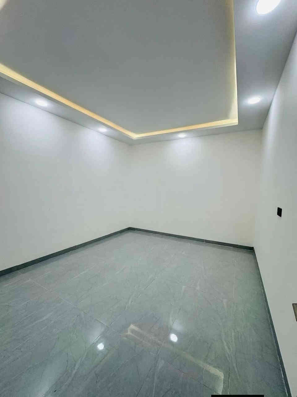 الدار للبيع في حي الملايين الاولى 
موقع الدار قرب الجامع الصواف 
مساحه 145م واجهه 8
يحتوي الدار على 5 غرف نوم ومطبخ وصحيات واستقبال وهول 
جمعية حمورابي 
لمعرفه السعر أكتب تم 
أو مراجعه مكتب مدخل حي الملايين الاولى مكتب أرض التميز للبناء والعقار 
اي استفسار يرجى مراسلة الصفحة او الاتصال ع الارقام المذكورة⬇️⬇️
***********
***********
