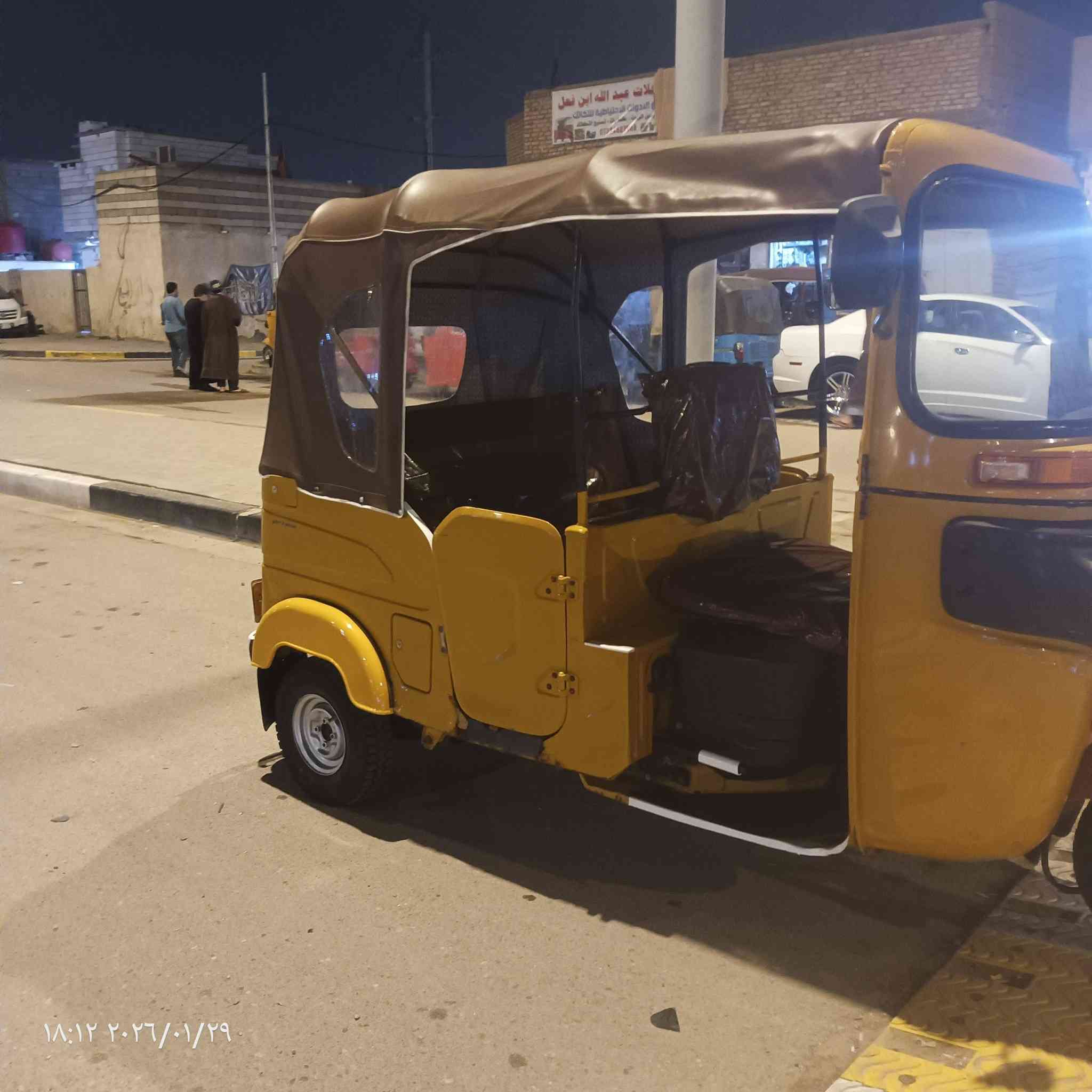 سلام علايكم تكك مديل 2021رقم وسنويه سعر 6500 بكاني بصره حي صدقاء هذا رقمي ***********
