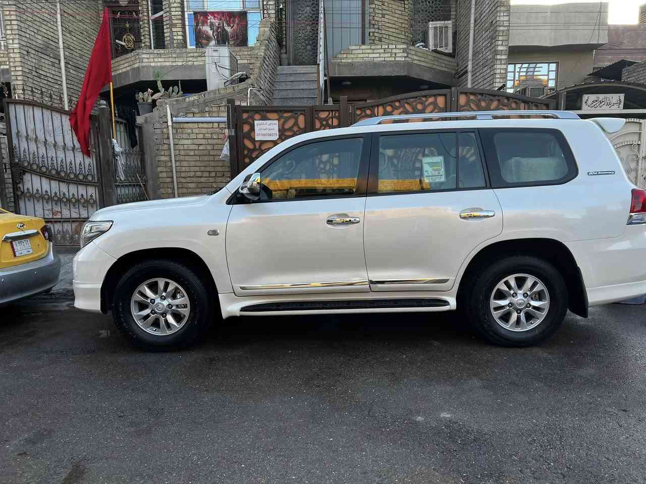 لاندكروز ستينيه 
موديل 11 
ماشيه 21 الف 
بيه جاملق الخلفي قبق البانزين صبغ
مكينه كير كفاله 
تخم تاير جديد 
بيه مكانين بارد 
كشن بقلاوه 
سعر 310$ مكان شارع فلسطين 
***********
