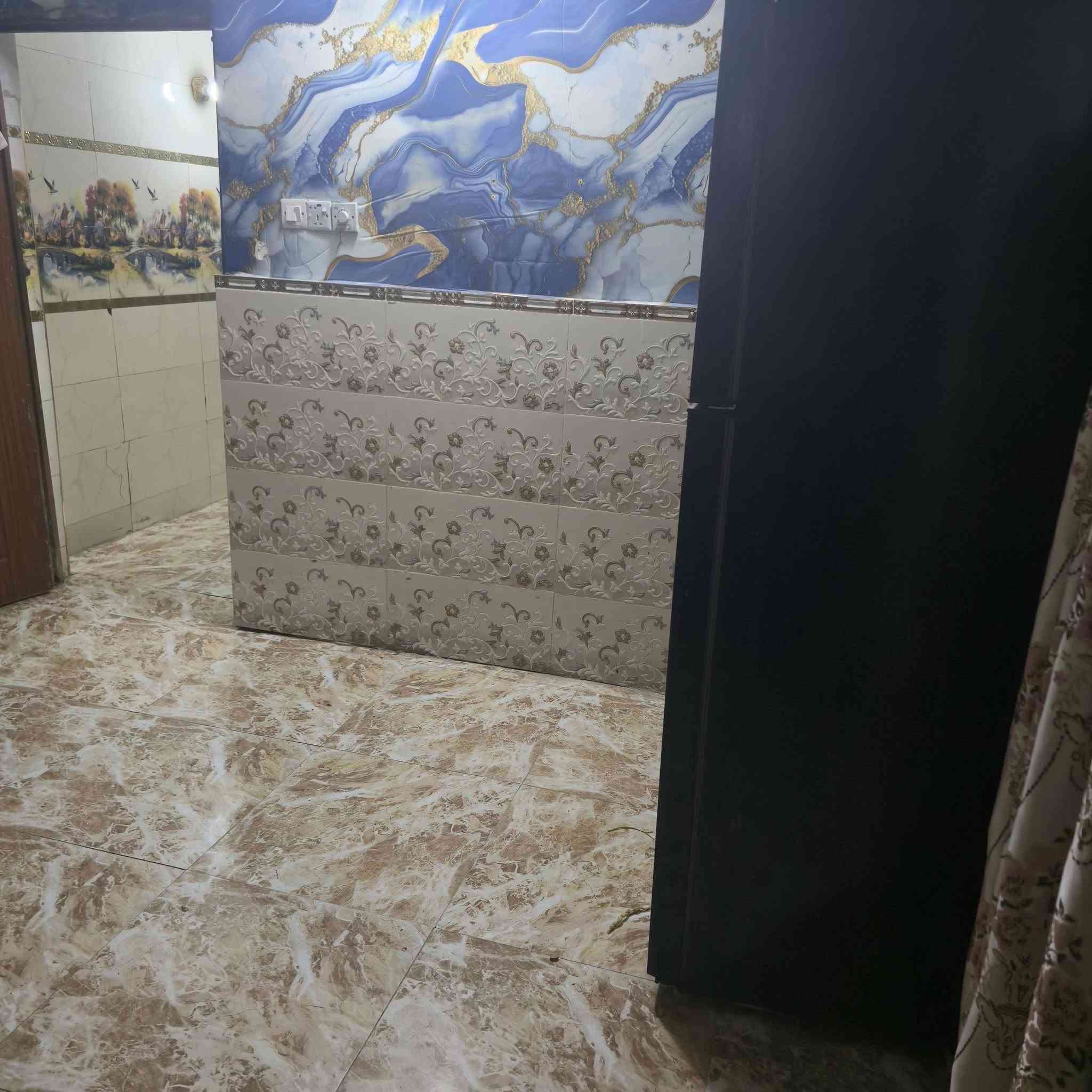 سلام عليكم بيت مساحه ٢٠٠ متر طابقين ٣غرف فوق ٣ جوه زائد مطبخ وصاله حمام داخلي وحمام خارجي عنوان بغداد حي اور مزرعه مريوش مقابيل حي اور للتواصل على الرقم هاذا  ____ ***********
