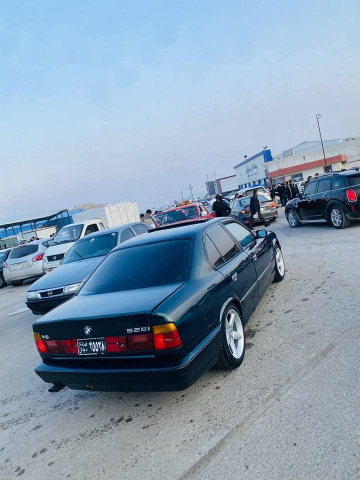 سەرەتا بەناوی خوای گەورەو میهرەبان🤍
bmw e34 525i abs 1992
ڕەنگی سەوز 
مۆدیل ١٩٩٢) پشت و پێشی و دۆسیە کروە بە m 
٥٢٥ گیر عادی مەکینە کەپس 
پێش گەورە و لیت ئالقە لۆک ویلی و تایەی لۆکی زۆۆر جوانی لەسەرە
عام پەمپ بۆ جوانی 
٤ جام کارەبا و قوفل مەرکەزی 
ئاڕم پلاستیکی هەولێر بەشەرت 
ئاوێنەکانی کارەبایین 
گێر و مەکینە و  ئاڕمی و بڕوە و موس و هەموو گیانی بەشەرت مالێ دۆستە و سەیارەی مەعرەز نیە 
سعری ٤٢ گەڵا و مەعامەلەیەکی برایانە 
ناونیشن ڕانیە 
لەگەر رێزام بۆ ئادمین❤️
ژەمارە مۆبیلا *********** 
*********** واتسئاپی له سه ره رانية, السليمانية
