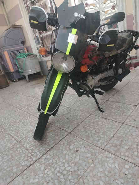 سلام عليكم بوكسر ٢٢ شهر ٢ مرقم بغداد لوحات انكليزي مبدل كلجات وبيها دخان خفيفه بس اول مشغلها استعمال شخصي قليل اطلع بيها لبيع سعر مليونين وبيها مجال بسيط ***********
