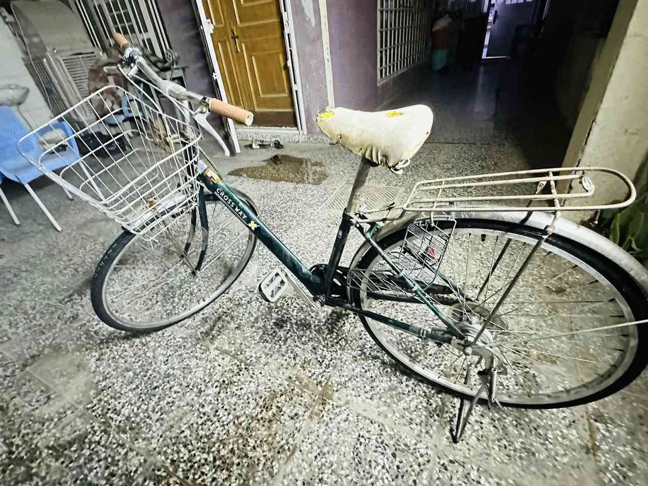 السلام عليكم بايسكل بناتي للبيع حجم ٢٧ ياباني باله اصلي نقصه فقط كشن لبقيه كله نضيف البايسكل مو تجاري ياباني اصلي مكاني بغداد حي اور رقمي *********** اسيا  السعر ٧٠ بي مجال
