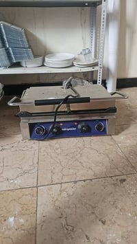 غراض مطعم كامل للبيع شلعة وحدة  متواجد على الرقم التالي 07724047737