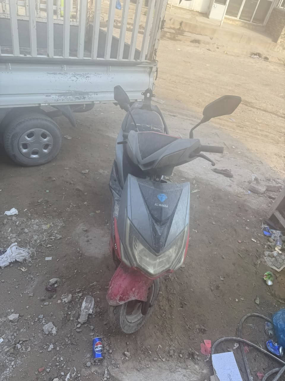 ماطور للبيع البطاريات نضيفات ماطور كما موضح كدامك السعر 400وبي مجال الاتصال***********او وات
