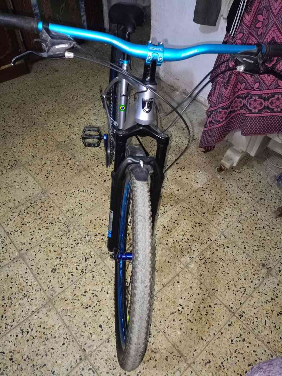 عندي هاذه الباسكل ايزل برازيلي لشه المنيوم سعره ميه وخمسين قفل وكير سبعه خلفي 3 امامي ودبل شغال مكاني الحسينيه


**إذا كنت صاحب هذا الإعلان وتريد حذفه لأي سبب، رجاءا أرسل رسالة إلى الدعم الفني**