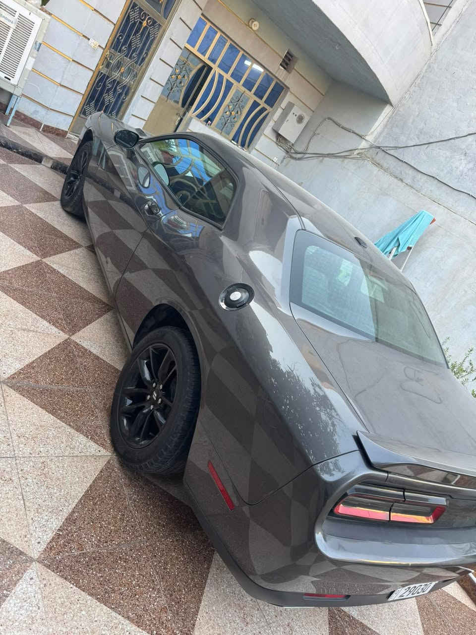 جالنجر 18 sxt 
السياره باسمي بيع او مراوس 
بدون ايرباك بس جاملغ امامي صبغ 
ماشيه 105 
كير مكينه كفاله عامه 
يحتاج الها لحيه وبطاين مال جاملغ 
تبريد ثلج 
مكاني بغداد ***********
